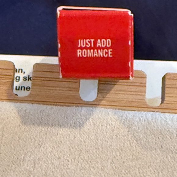 MAC Velvetease Lip Pencil – Just Add Romance - Red - Brand New Full Size - Picture 5 of 5